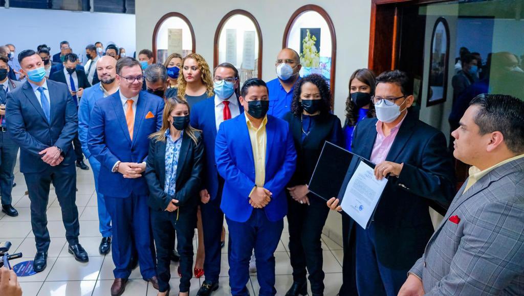 Bancada Cyan facilita la reconstrucción de más de 2 mil escuelas descuidadas por gobiernos anteriores bancada-cyan-facilita-la-reconstruccion-de-mas-de-2-mil-escuelas-descuidadas-por-gobiernos-anteriores